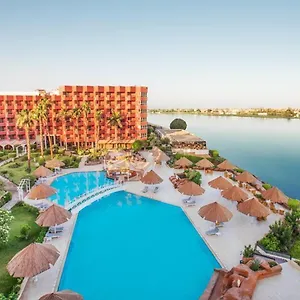 Hotell Pyramisa